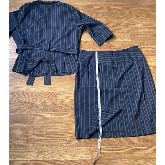 Courtenay Skirt Suit Set Women's Navy Pinstripe Short Sleeve Jacket Sz 14W NWOT - Picture 10 of 14